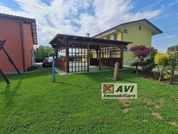 casa indipendente in vendita a Trebaseleghe