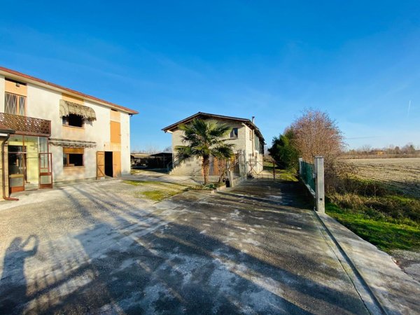 casa indipendente in vendita a Trebaseleghe in zona Fossalta