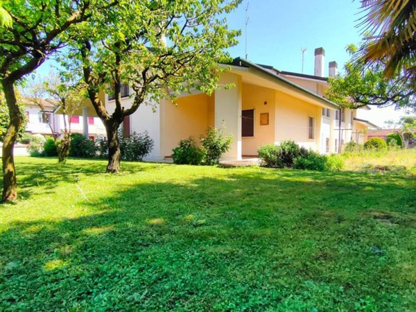 casa indipendente in vendita a Trebaseleghe in zona S.Ambrogio