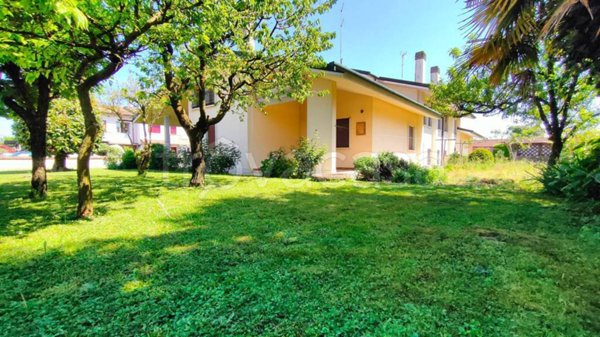 casa indipendente in vendita a Trebaseleghe in zona S.Ambrogio
