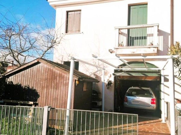 casa indipendente in vendita a Trebaseleghe