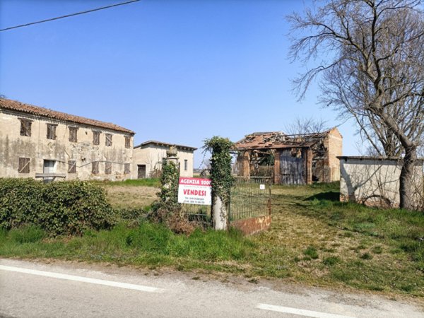 casa indipendente in vendita a Tribano