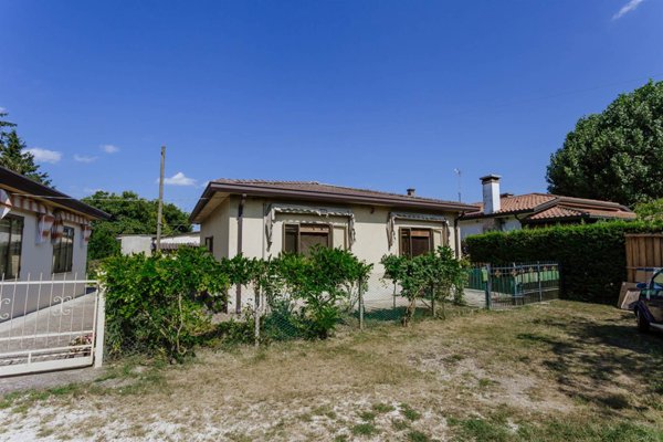 casa indipendente in vendita a Tribano in zona San Luca
