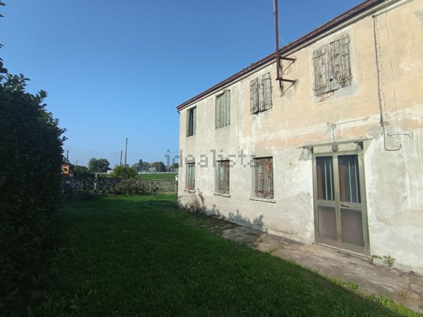 quadrivano in vendita a Tribano