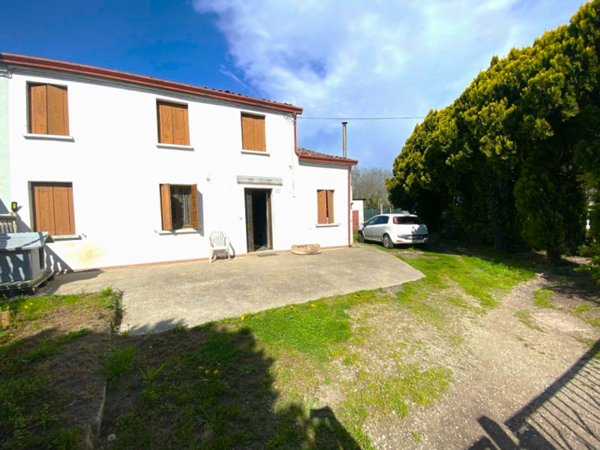 casa indipendente in vendita a Tribano