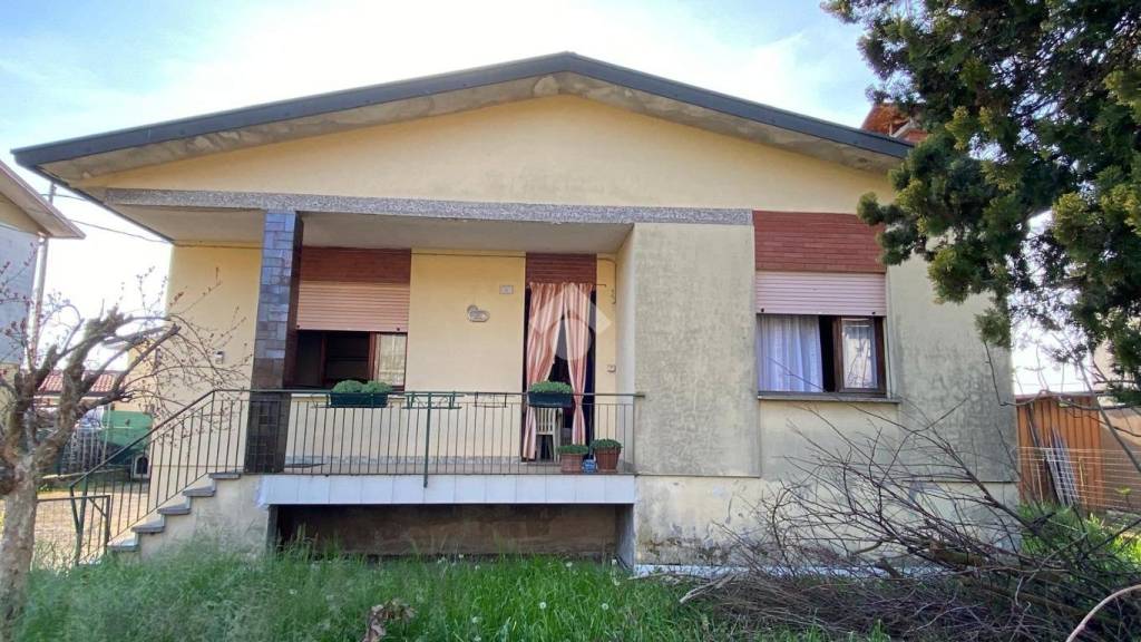 casa indipendente in vendita a Tribano