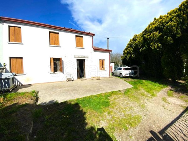 casa indipendente in vendita a Tribano