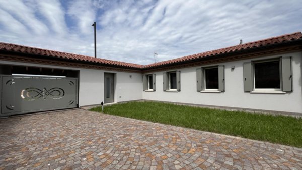 casa indipendente in vendita a Tribano