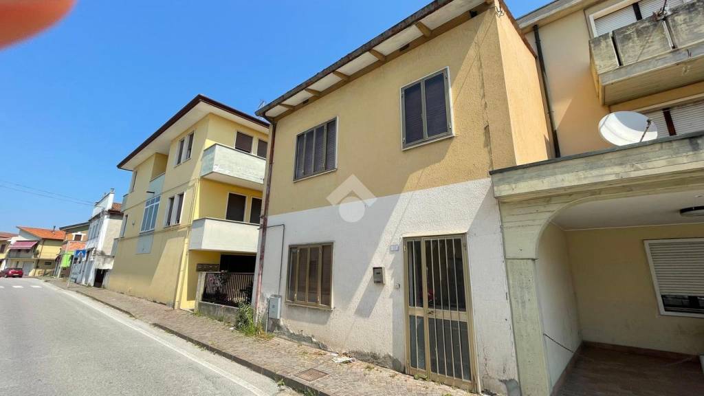 casa indipendente in vendita a Tribano