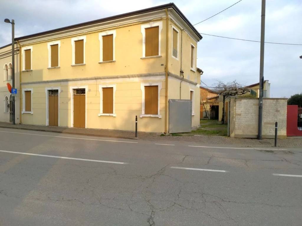 casa indipendente in vendita a Tribano