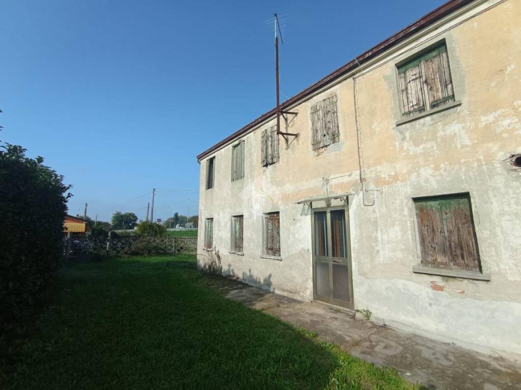 casa indipendente in vendita a Tribano