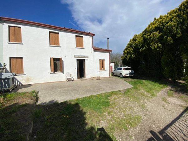 casa indipendente in vendita a Tribano