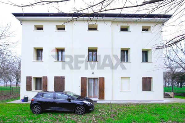 appartamento in vendita a Tribano in zona San Luca