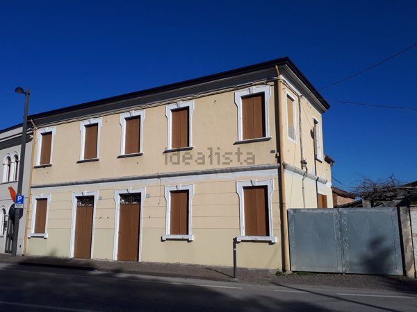 casa indipendente in vendita a Tribano