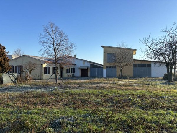 casa indipendente in vendita a Tribano