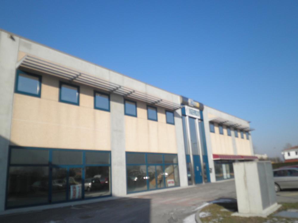 locale di sgombero in vendita a Tribano