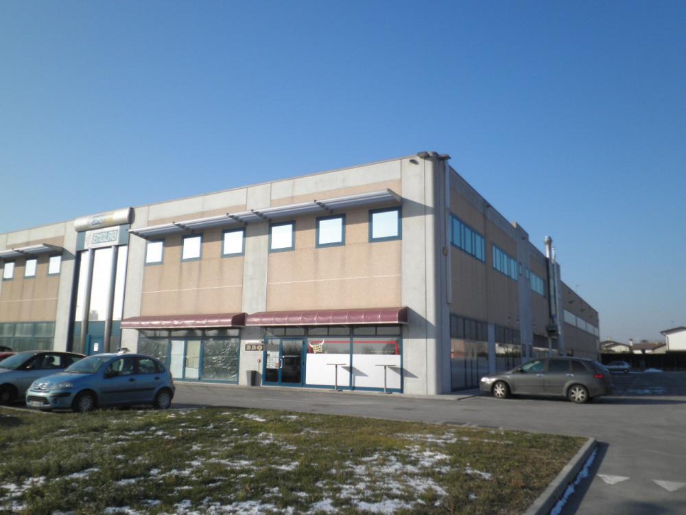 locale di sgombero in vendita a Tribano