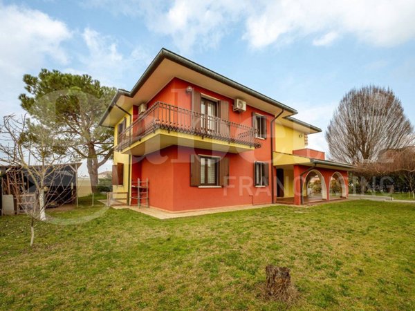 casa indipendente in vendita a Tribano