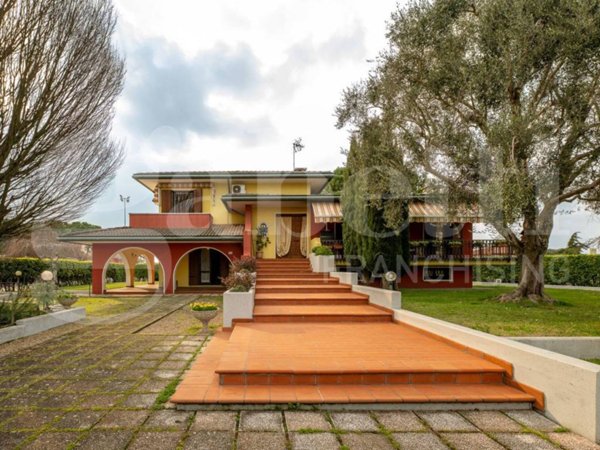 casa indipendente in vendita a Tribano