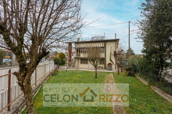 casa indipendente in vendita a Tribano