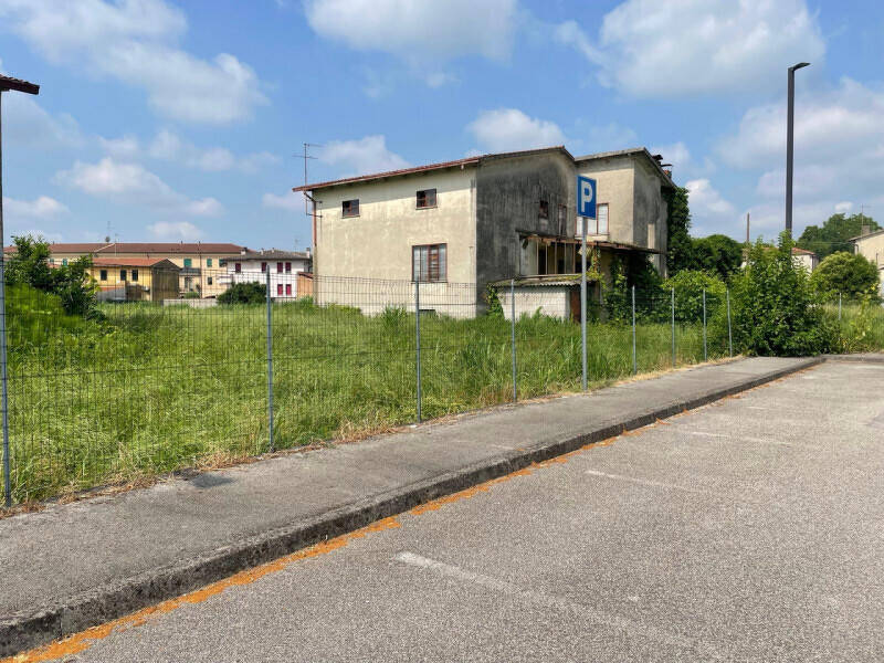 casa indipendente in vendita a Tribano