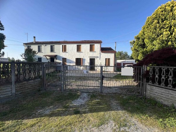 casa semindipendente in vendita a Tribano in zona San Luca