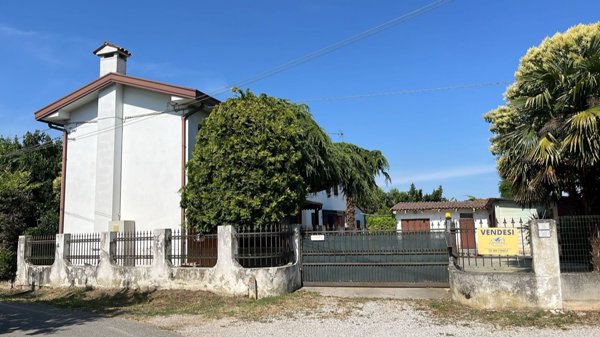 casa indipendente in vendita a Tribano in zona San Luca