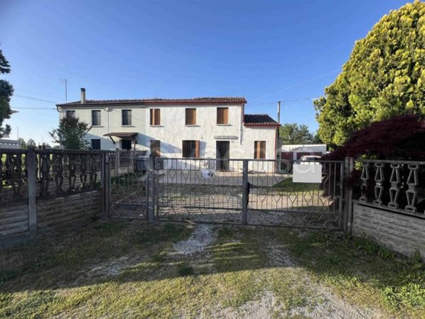 casa indipendente in vendita a Tribano