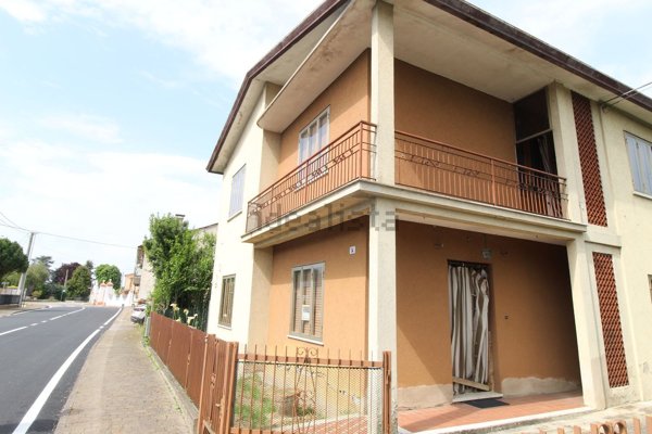 casa indipendente in vendita ad Urbana