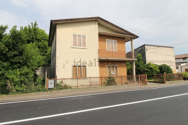 casa indipendente in vendita ad Urbana