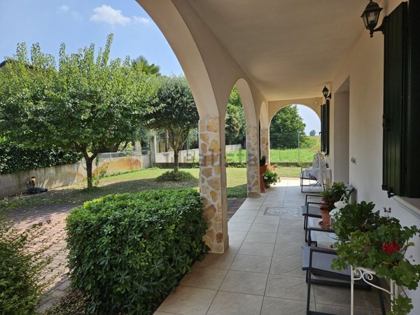 casa indipendente in vendita ad Urbana in zona San Salvaro
