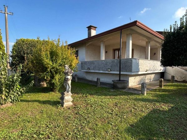 casa indipendente in vendita ad Urbana in zona San Salvaro