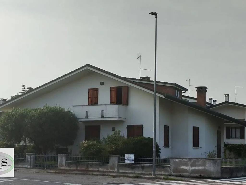 casa indipendente in vendita ad Urbana