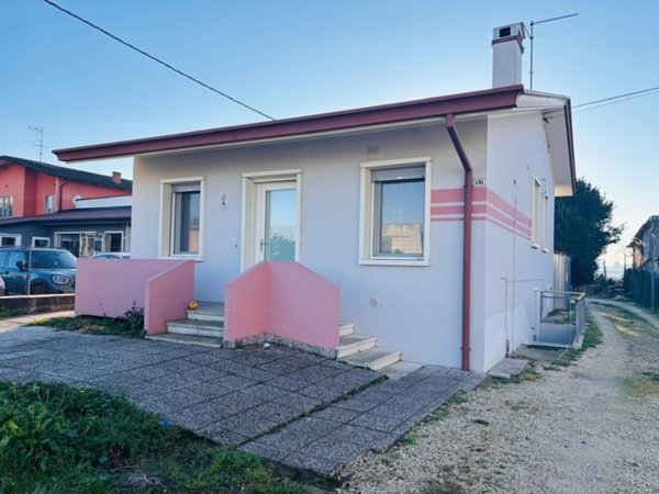 casa indipendente in vendita ad Urbana