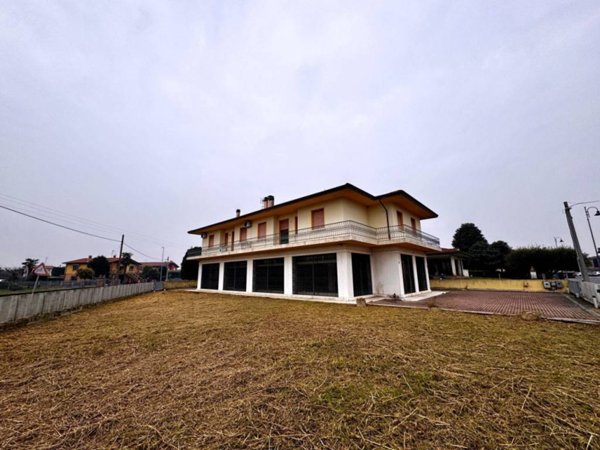 casa indipendente in vendita ad Urbana