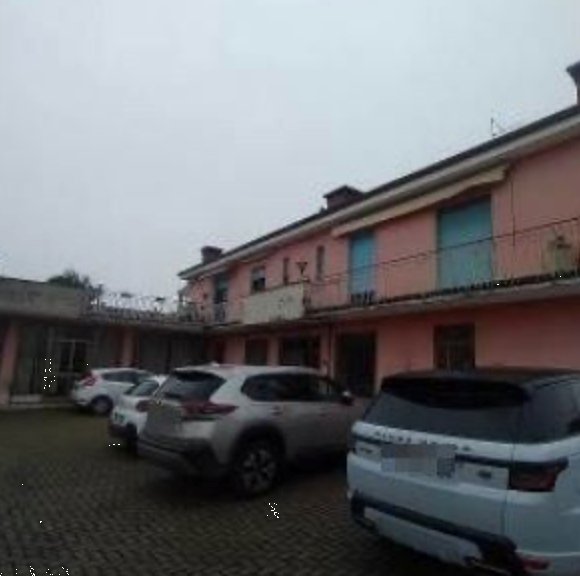 locale di sgombero in vendita ad Urbana