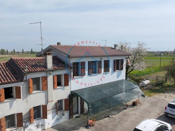 casa indipendente in vendita ad Urbana
