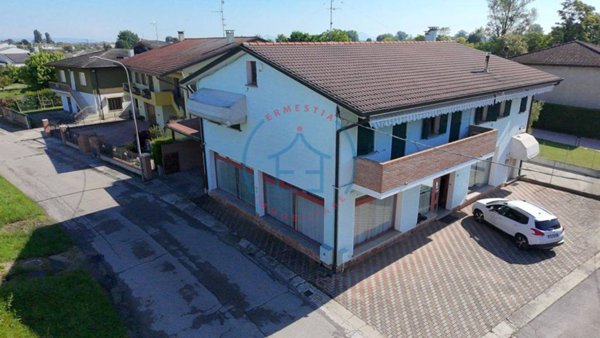 casa indipendente in vendita ad Urbana