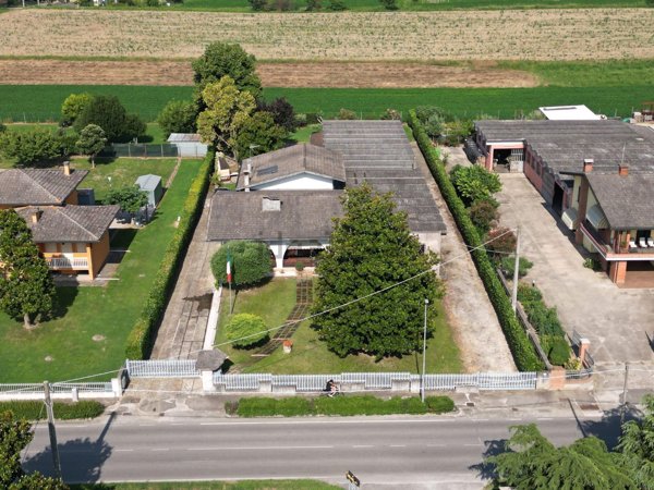 casa indipendente in vendita ad Urbana in zona San Salvaro