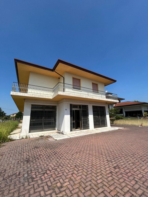 casa indipendente in vendita ad Urbana