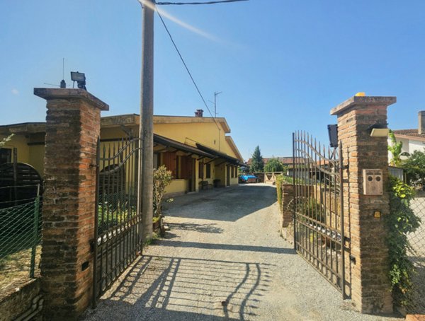 casa indipendente in vendita ad Urbana