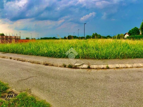 terreno edificabile in vendita a Veggiano