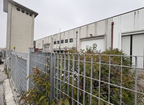 locale di sgombero in vendita a Veggiano