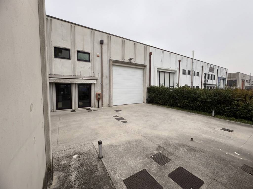 locale commerciale in vendita a Veggiano