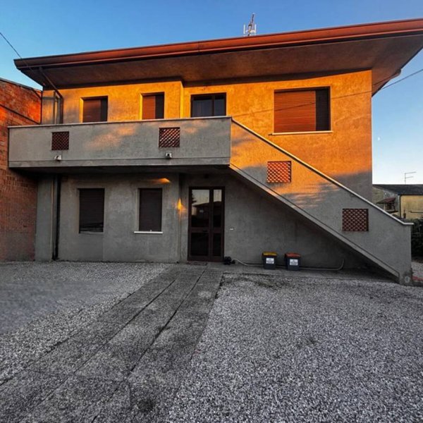 casa indipendente in vendita a Vescovana