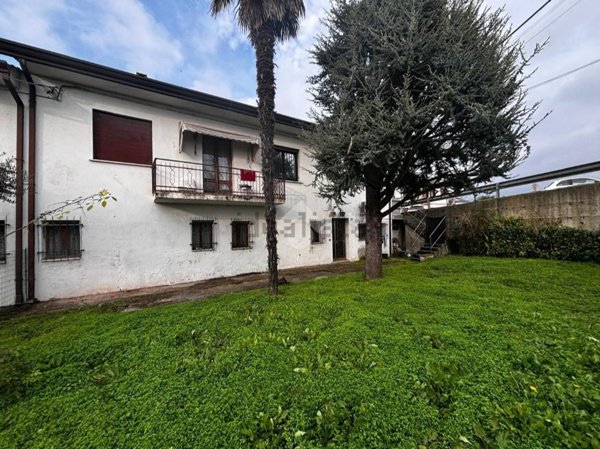 casa indipendente in vendita a Vescovana