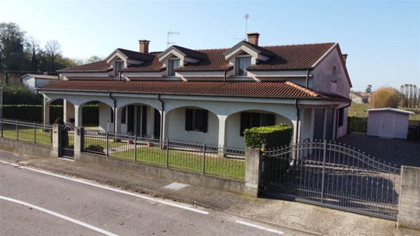 casa indipendente in vendita a Vescovana