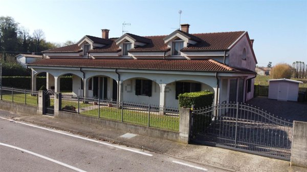 casa indipendente in vendita a Vescovana