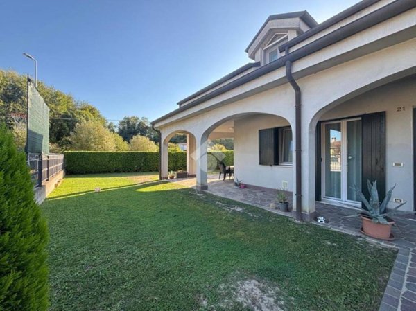 casa indipendente in vendita a Vescovana in zona Santa Maria D'Adige