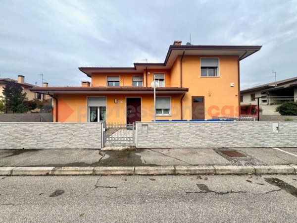 casa indipendente in vendita a Vescovana